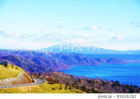 美幌峠からも見下ろす屈斜路湖と斜里岳　北海道 85026282