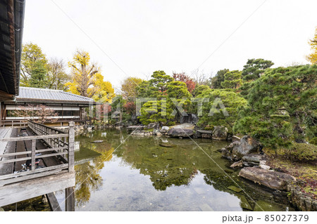 京都 晩秋の渉成園 臨池亭と滴翠軒 京都 晩秋の渉成園 臨池亭と滴翠軒 85027379