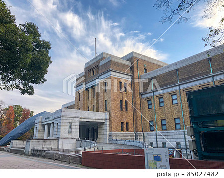 東京上野・上野公園内にある国立科学博物館 85027482