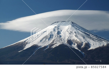 世界遺産 富士山にかかる笠雲の風景 世界遺産 富士山にかかる笠雲の風景 85027584