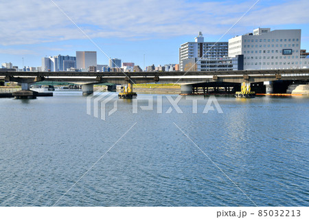 京浜運河緑道公園より大井町駅方面を望む(東京都品川区)【2021.12】 85032213