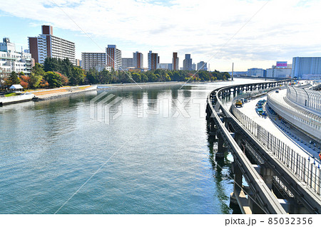 八潮橋/京浜運河より品川八潮パークタウン、かもめ橋方面を望む(東京都品川区)【2021.12】 八潮橋/京浜運河より品川八潮パークタウン、かもめ橋方面を望む(東京都品川区)【2021.12】 85032356