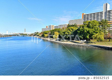 かもめ橋/京浜運河より八潮橋方面を望む(東京都品川区)【2021.12】 かもめ橋/京浜運河より八潮橋方面を望む(東京都品川区)【2021.12】 85032515