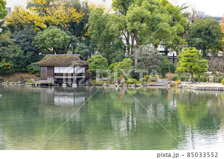 京都　晩秋の渉成園　漱枕居　 85033552