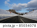 冬の高速道路 (道東自動車道, 北海道勇払郡むかわ町穂別)	 85034078