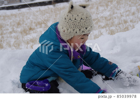 雪遊び男の子ネコ耳 85039978