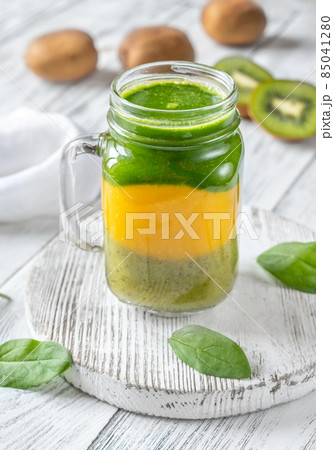 Kiwi, mango and spinach smoothie Kiwi, mango and spinach smoothie 85041280
