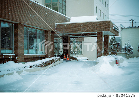 雪国のホテルの入り口 雪国のホテルの入り口 85041578