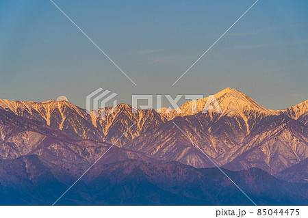 満月の沈む冬の北アルプス【長野県】 85044475