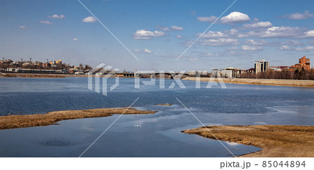 View of the bridge over the Angara River and the embankment in Irkutsk 85044894