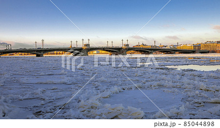 Blagoveshchensk Bridge over the Neva River in the November ice drift. Blagoveshchensk Bridge over the Neva River in the November ice drift. 85044898