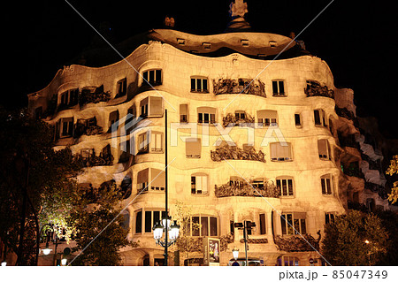 バルセロナ、カサ・ミラ (Casa Milà) バルセロナ、カサ・ミラ (Casa Milà) 85047349