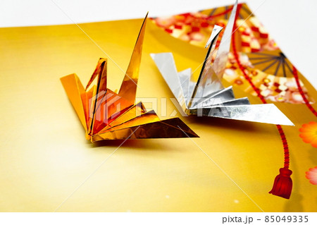金と銀のお祝い折り鶴 85049335