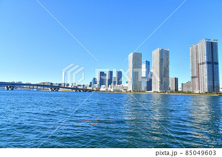 春海橋公園よりトリトンスクエア、晴海臨海公園方面を望む(東京都中央区)【2021.12】 春海橋公園よりトリトンスクエア、晴海臨海公園方面を望む(東京都中央区)【2021.12】 85049603