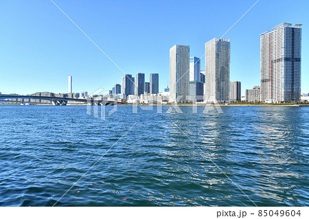 春海橋公園よりトリトンスクエア、晴海臨海公園方面を望む(東京都中央区)【2021.12】 85049604