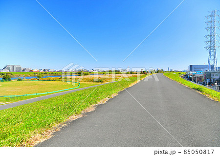 笹目橋付近の荒川土手より下流方向を望む(東京都板橋区)【2021.11】 85050817