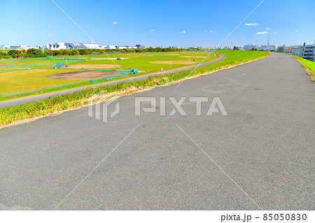 笹目橋付近の荒川土手より下流方向を望む(東京都板橋区)【2021.11】 85050830