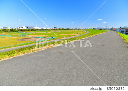 笹目橋付近の荒川土手より下流方向を望む(東京都板橋区)【2021.11】 85050832