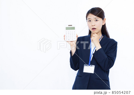 びっくりしている30代のビジネスウーマン 85054207