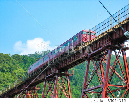 《兵庫県》山陰本線 旧余部鉄橋を渡る列車 2006年 《兵庫県》山陰本線 旧余部鉄橋を渡る列車 2006年 85054356