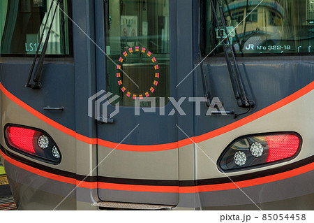 大阪環状線 323系電車の先頭車両のアップ 大阪環状線 323系電車の先頭車両のアップ 85054458