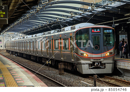 森ノ宮駅に停車中大阪環状線323系電車 85054746