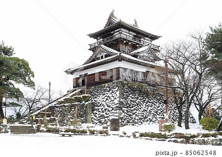 初雪の丸岡城（福井県 坂井市 2021年12月） 85062548
