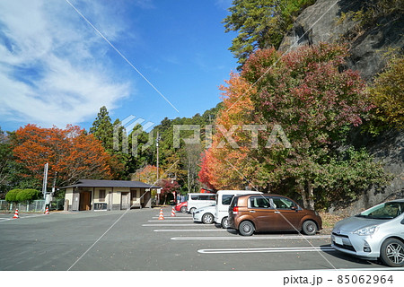 鳳来寺山の紅葉景色 85062964