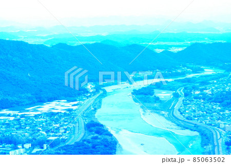 カラー　背景　高台　風景　高所　眺め（2021年12月登録） 85063502