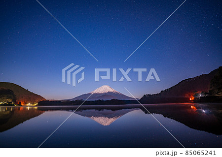 精進湖で見た、ふたご座流星群 流星と富士山 精進湖で見た、ふたご座流星群 流星と富士山 85065241