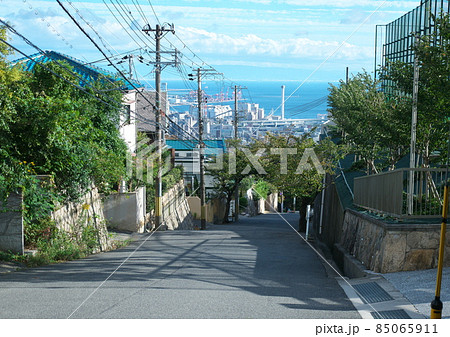 神戸市内 坂のある風景&彼方に広がる海 神戸市内 坂のある風景&彼方に広がる海 85065911