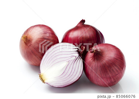 白バックのアーリーレッドこと紫玉ねぎ 白バックのアーリーレッドこと紫玉ねぎ 85066076