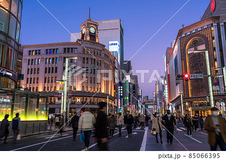 《東京都》夜の銀座・歩行者天国 《東京都》夜の銀座・歩行者天国 85066395