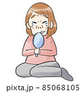 鏡を見て自分のブスさに泣いている女性 85068105