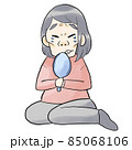 鏡を見て自分のブスさに泣いている女性 85068106