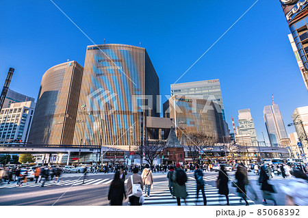 日本の東京都市景観 オミクロン株が世界を席捲…師走、数寄屋橋の交差点から有楽町マリオンなどを望む 85068392