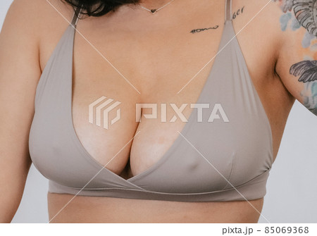 Big natural woman's breasts in bra, close view 85069368