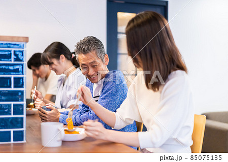 People eating at the counter of a restaurant People eating at the counter of a restaurant 85075135