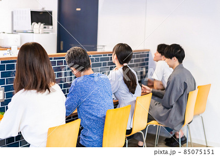 People eating at the counter of a restaurant 85075151
