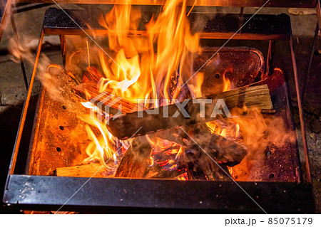 キャンプで焚き火 Bonfire with outdoor camping キャンプで焚き火 Bonfire with outdoor camping 85075179