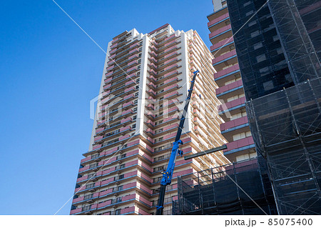 高層マンションの大規模修繕外壁養生 85075400