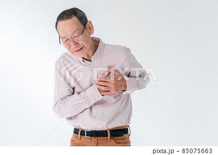 シニア男性　心臓発作　急病 85075663