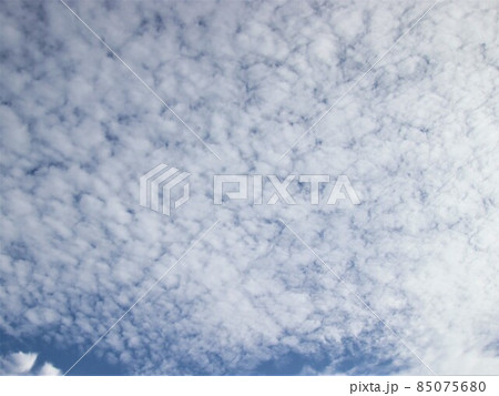 白い雲と青い空 白い雲と青い空 85075680