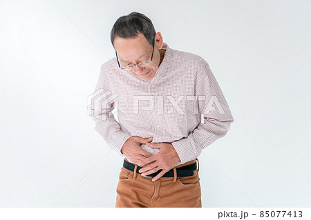 シニア男性　腹痛 85077413