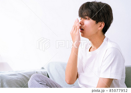 寝起き　あくび　倦怠感 85077952