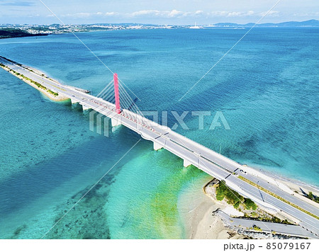 沖縄県うるま市の海中道路をドローンで空撮 85079167