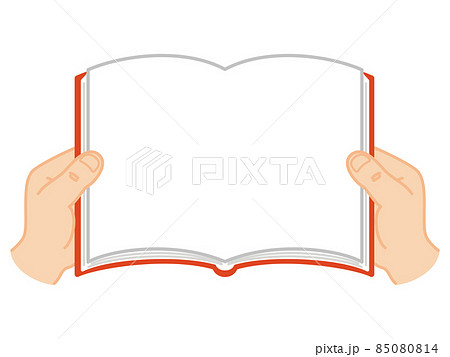 両手で本を開いている 85080814