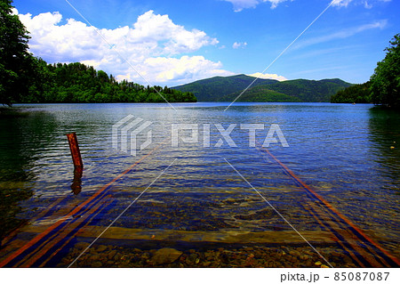 然別湖に沈む線路 85087087