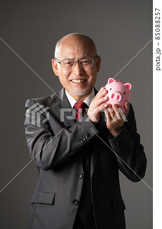 ビジネスマン　シニア　貯金箱　豚 85088257