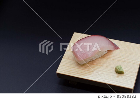 鰤の寿司一貫 85088332